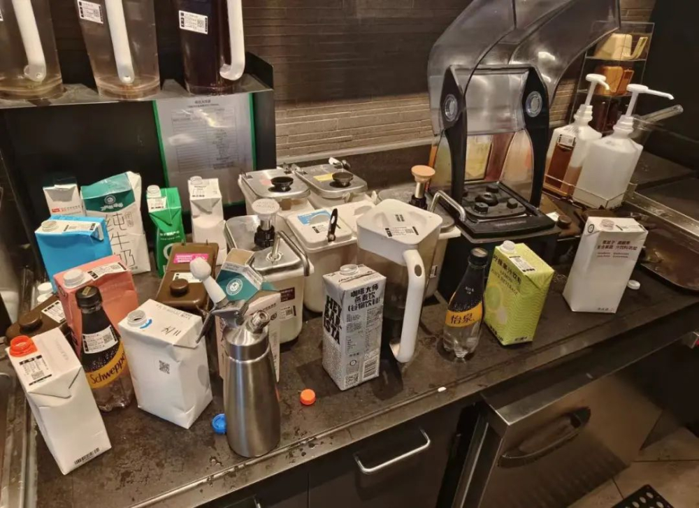 Starbucks Buy-One-Get-One-Free Store Meltdown: A Deep Dive into Staff Exhaustion and Customer Reactions