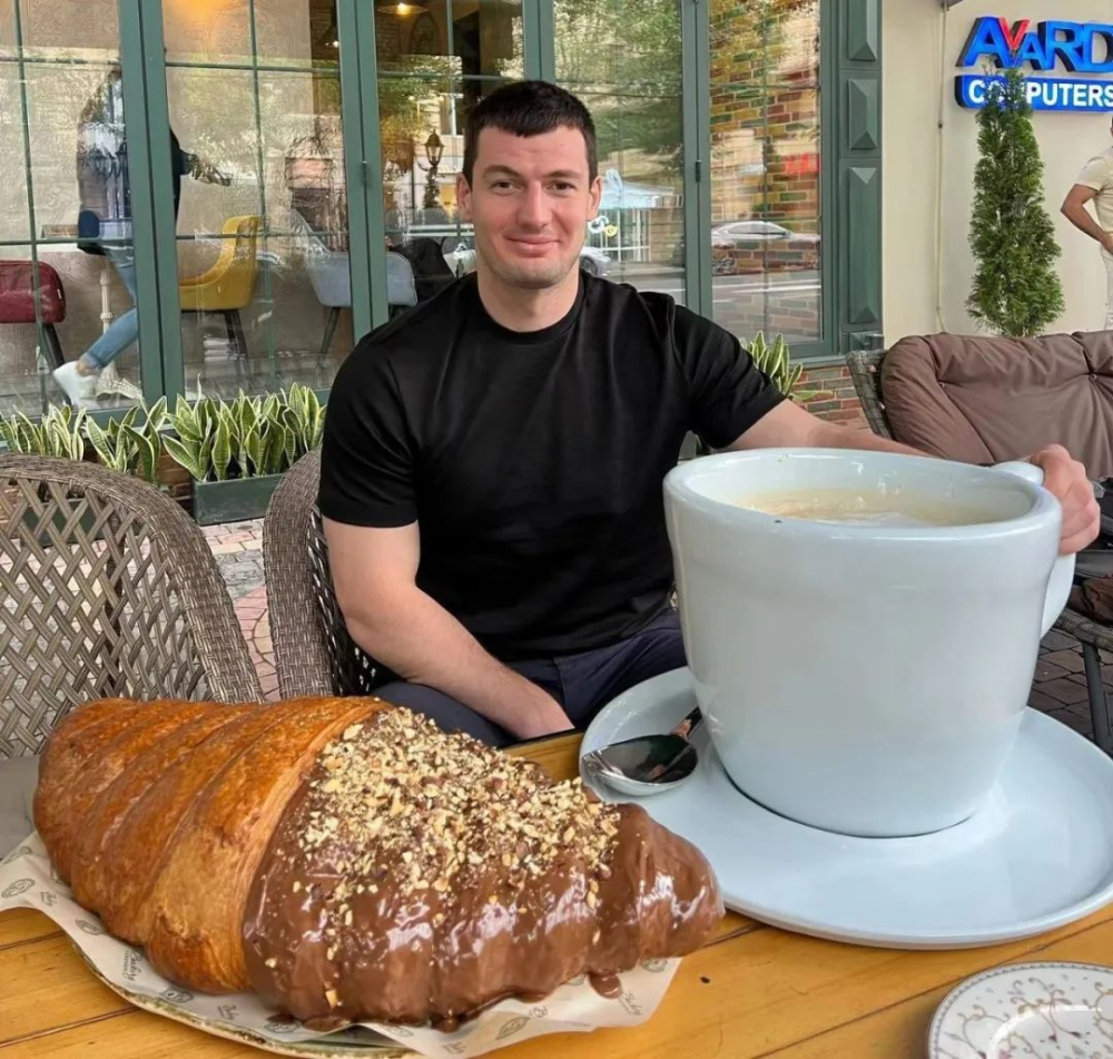 Giant croissants and coffee spotted in Armenia—analyzing the waste controversy behind the social media craze