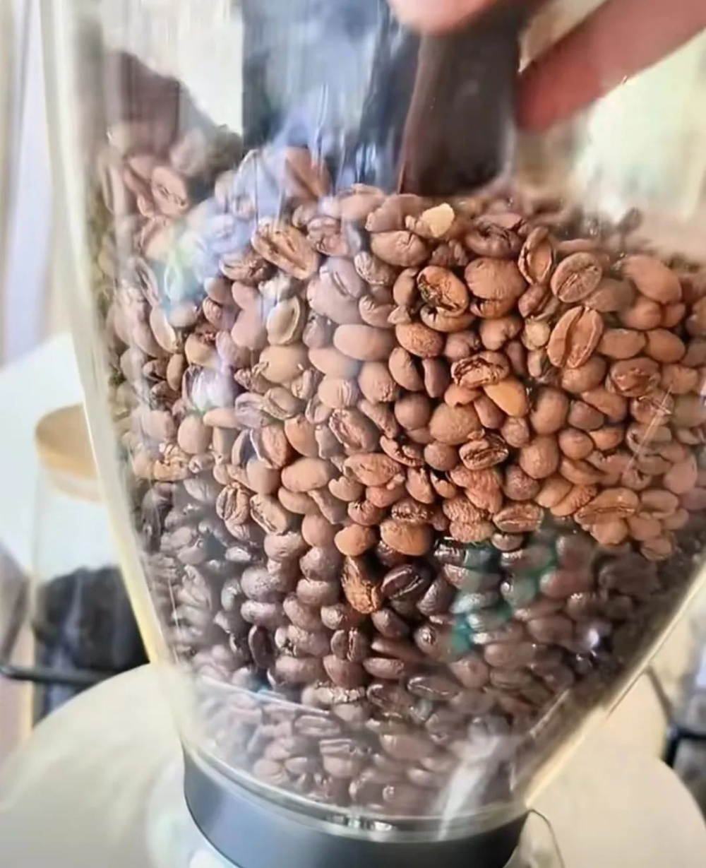 Top 10 Most Frustrating Sudden Situations for Baristas: Dirty Cups, Bean Hopper Disasters, and Cold Brew Catastrophes