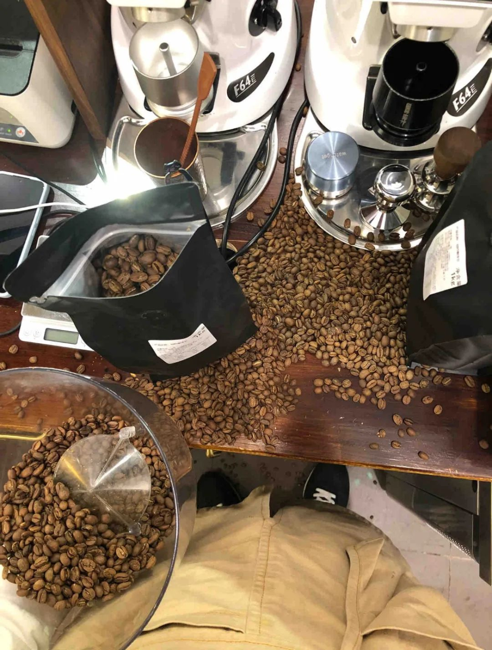 Top 10 Most Frustrating Sudden Situations for Baristas: Dirty Cups, Bean Hopper Disasters, and Cold Brew Catastrophes