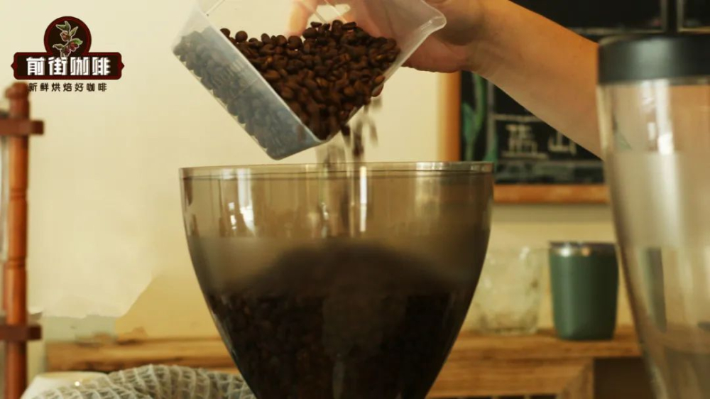 How does the fill level in an espresso grinder's bean hopper affect espresso extraction? A practical test analysis