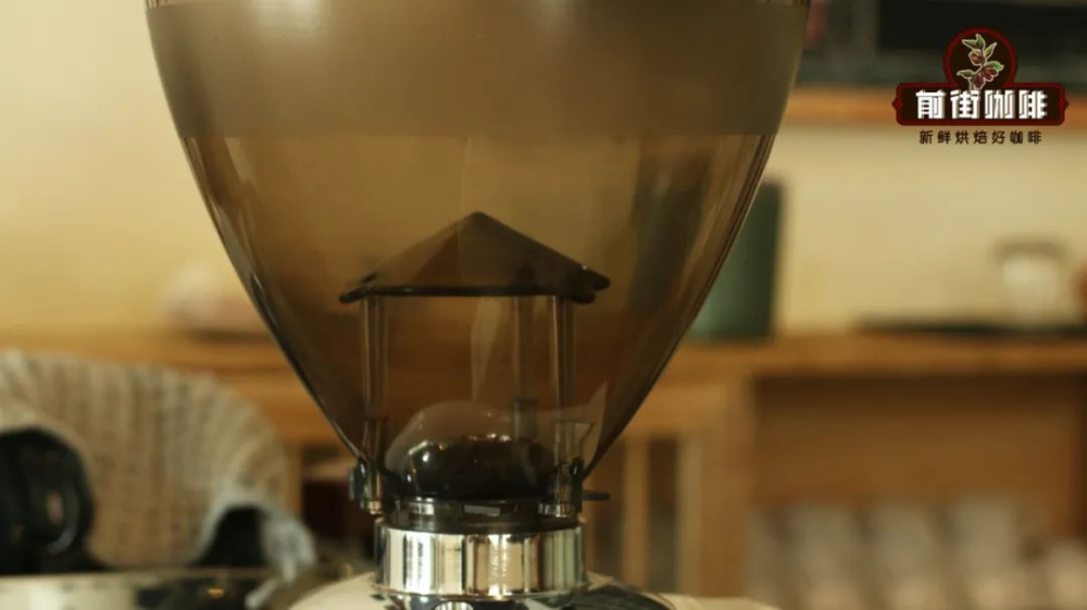 How does the fill level in an espresso grinder's bean hopper affect espresso extraction? A practical test analysis