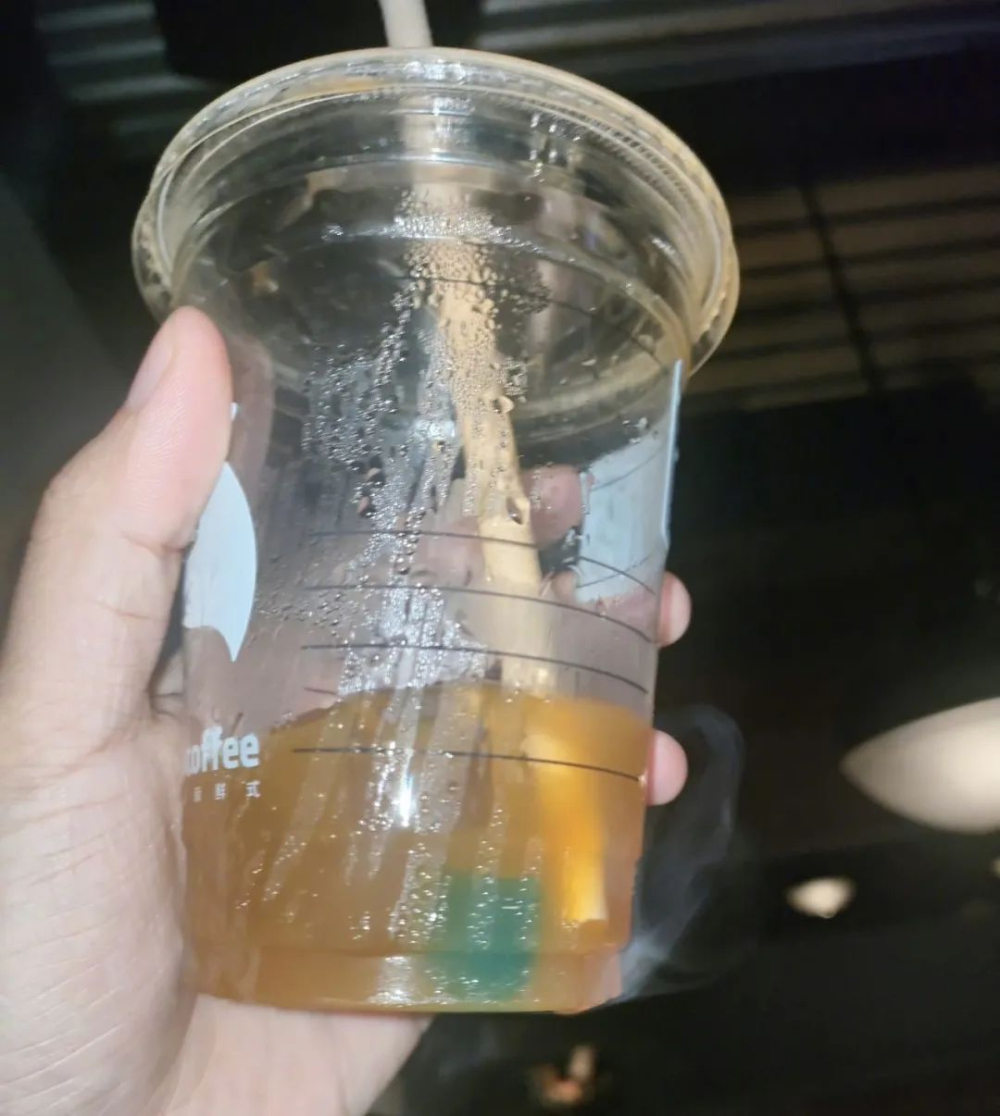 Analysis of Foreign Object Incident in Luckin Coffee Drinks: Causes of Water Spout Accessory Contamination and Consumer Rights Advice