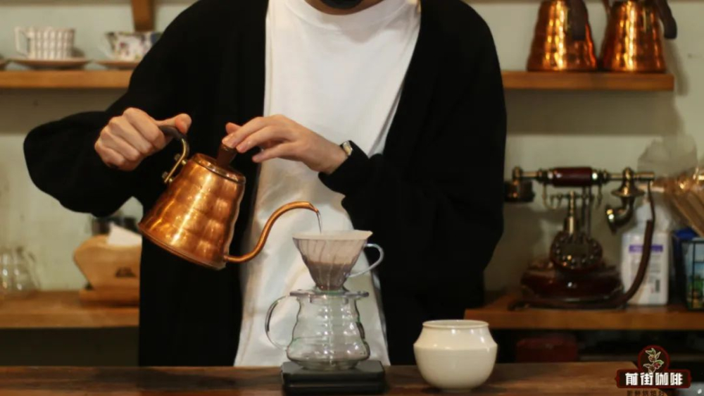 Is your winter pour over coffee quality inconsistent? Master water temperature, preheating, and anti-static techniques