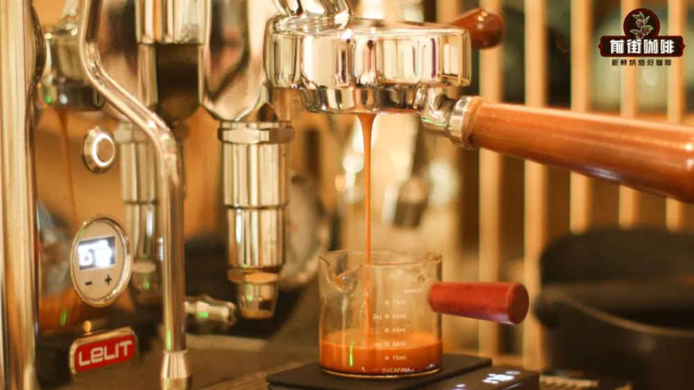 How to Make 400-Strokes Hand-Whipped Coffee? From Its Macau Origins to Its Popularity in Korea as a DIY Frothy Coffee