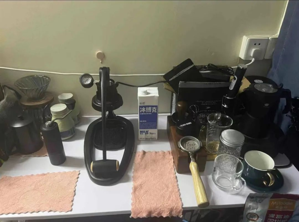 The rise of home coffee corners! A beginner's guide to pour over and moka pot, creating a daily coffee ritual at home