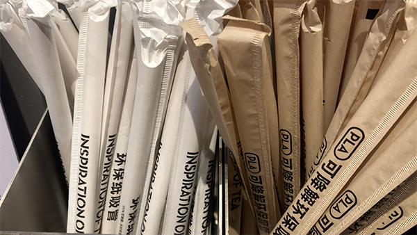 Reasons Why Hot Coffee Isn't Given a Straw | Industry Norms and Consumer Perception Gap