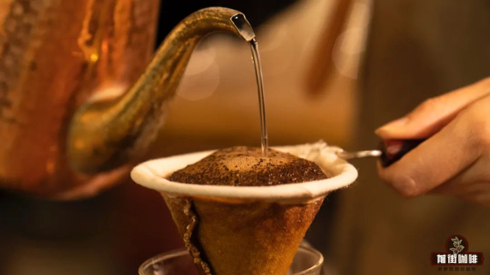 The Big Reveal: Key Differences Between French Press and Paper Filter Pour Over — From History to Flavor!