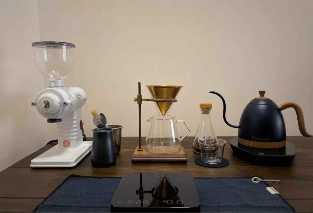 The rise of home coffee corners! A beginner's guide to pour over and moka pot, creating a daily coffee ritual at home