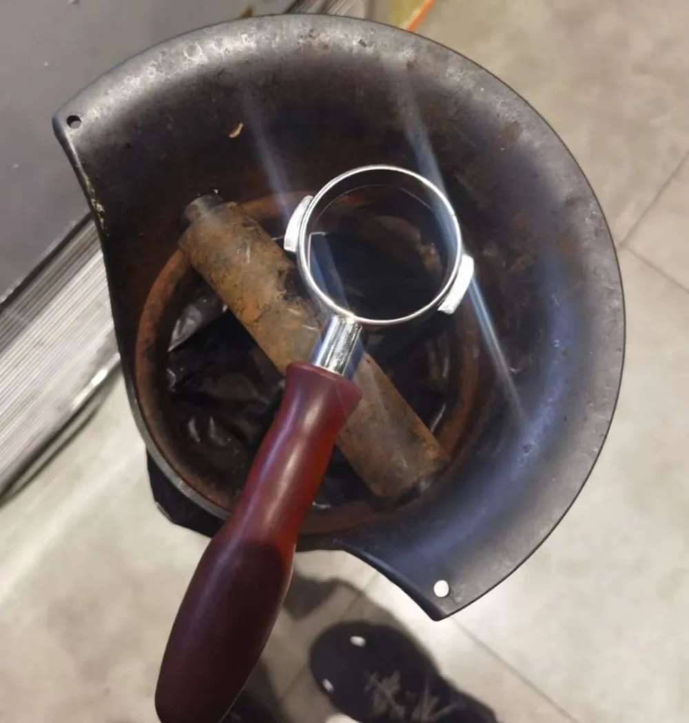 Compilation of Barista Mishaps on the Spot: Clogged Portafilters, Steam Splashes, and Bean Sorting Disasters