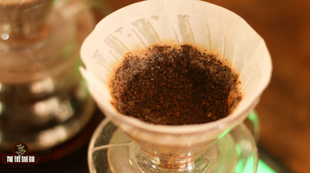 How does the timing of the three-stage pour-over brewing affect flavor? An experiment analyzing light, medium, and dark roasts