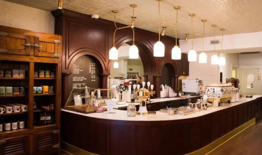 The coffee shop's sink candle holder installation receives mixed reviews: Artistic creation or an atmosphere fail?