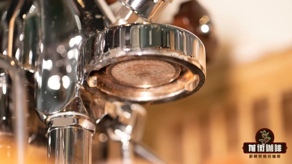 Complete Guide to Maintaining an Espresso Machine: Steps and Tips for Cleaning the Group Head and Steam Wand