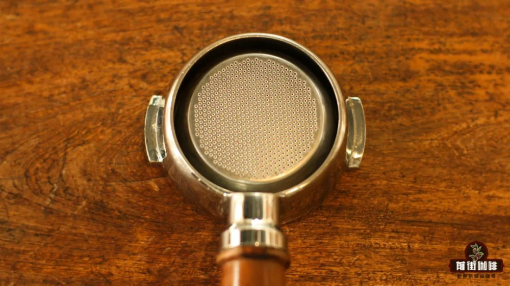 How to choose an espresso portafilter? An in-depth analysis of bottomless vs. spouted designs on extraction and cleaning