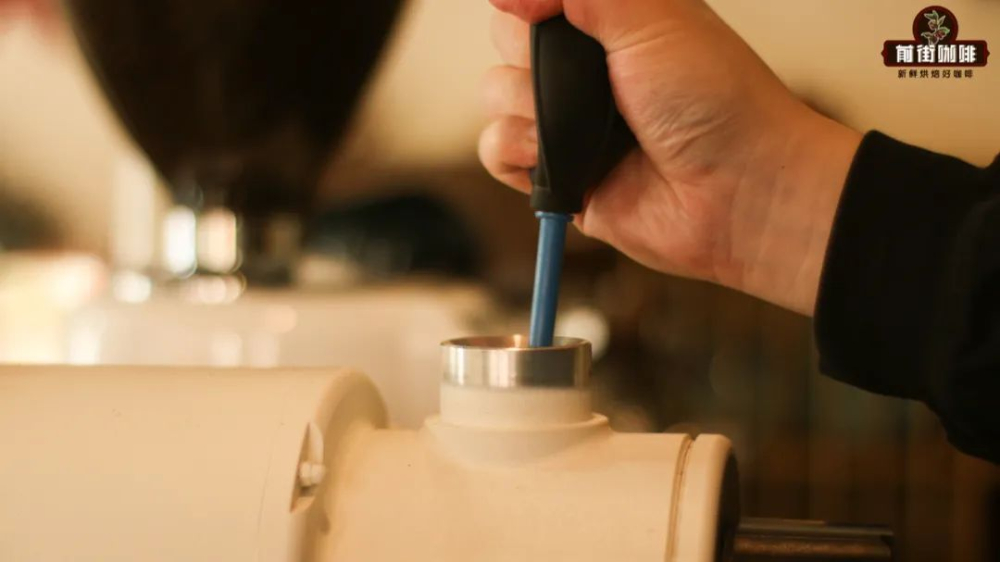 Electric Grinder vs. Hand Grinder: Key Differences and Detailed Techniques in Single-Origin Pour Over Coffee Grinding