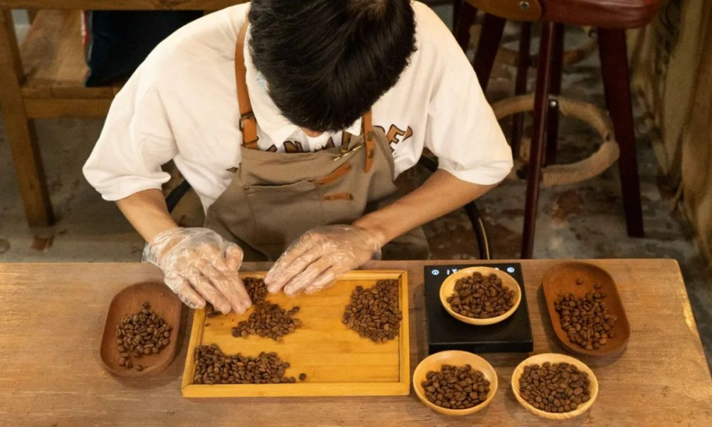 The Truth About Caffeine Content: A Comprehensive Analysis of Roast Level, Bean Variety, and Brewing Method