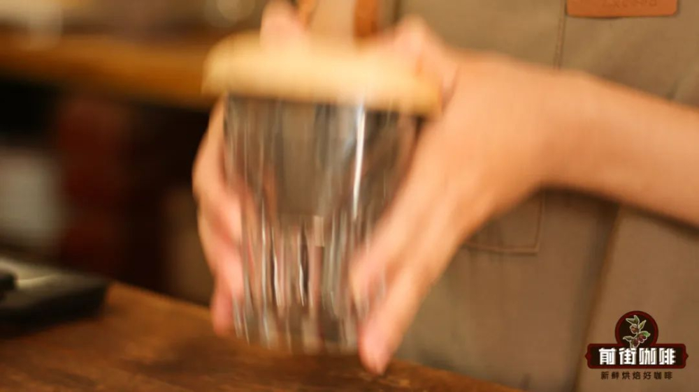 Pour Over Coffee Filter Guide: Metal vs. Paper – A Comprehensive Comparison of Flavor and Practicality