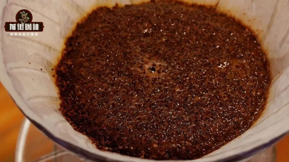 Why does the coffee grounds puff up then collapse during the bloom in pour over? Causes and correct techniques explained