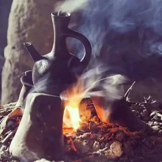 A Complete Guide to the Ethiopian Coffee Ceremony: From Green Beans to the Three Rounds of Respectful Tea