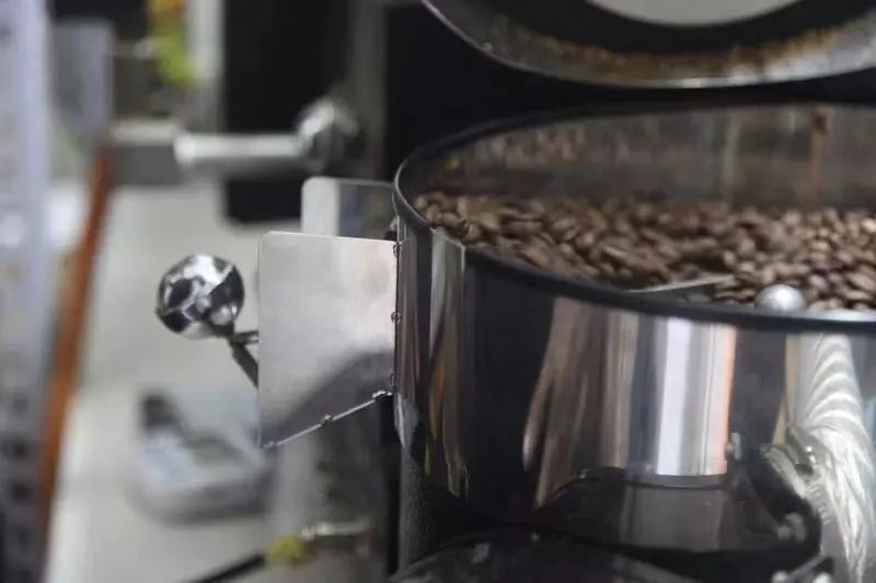 How long are coffee beans fresh? 5 tips to avoid oxygen, heat, and moisture to extend peak flavor