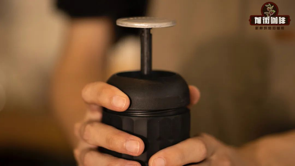 Manual Pressure Coffee Maker vs Espresso Machine: How to Make Espresso with a Hand Press?