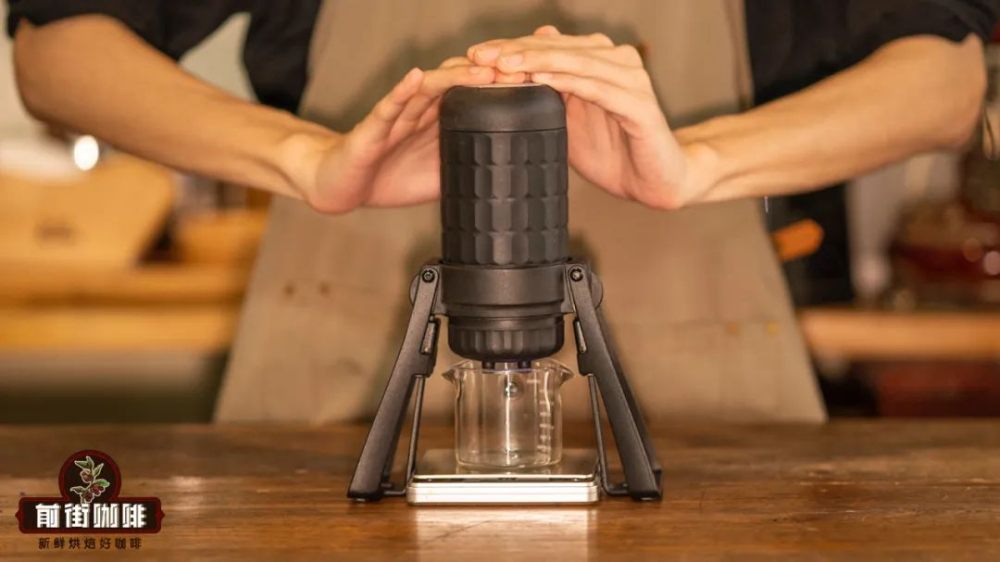 Manual Pressure Coffee Maker vs Espresso Machine: How to Make Espresso with a Hand Press?