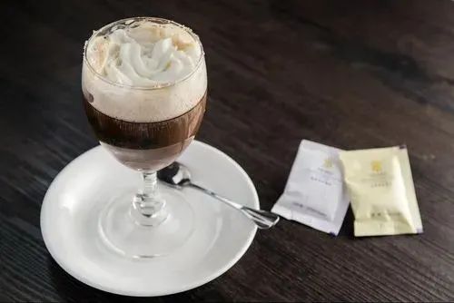 Complete Guide to Making Irish Coffee: The Classic Blend and Flavor Variations of Whiskey and Coffee