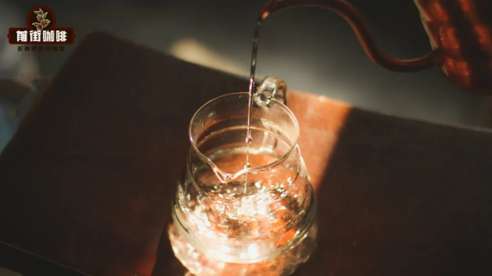 How to Control the Pouring Height in Pour Over Coffee? Analysis of Three Key Factors and Practical Tips