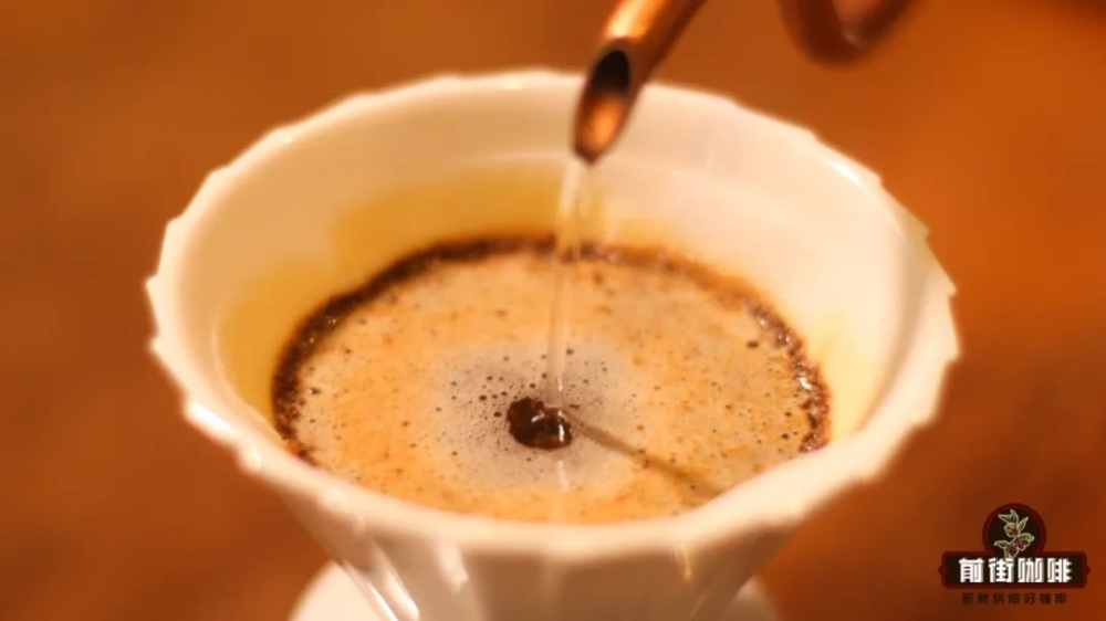 Analysis of Pour Over Coffee Foam Color Changes: Techniques to Determine Roast Level, Freshness, and Extraction Timing