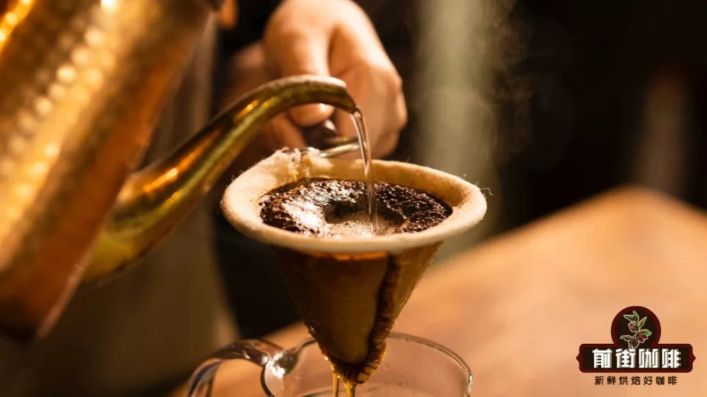 Why does pour over coffee develop an oily sheen after cooling? Exploring how condensation reveals coffee oils