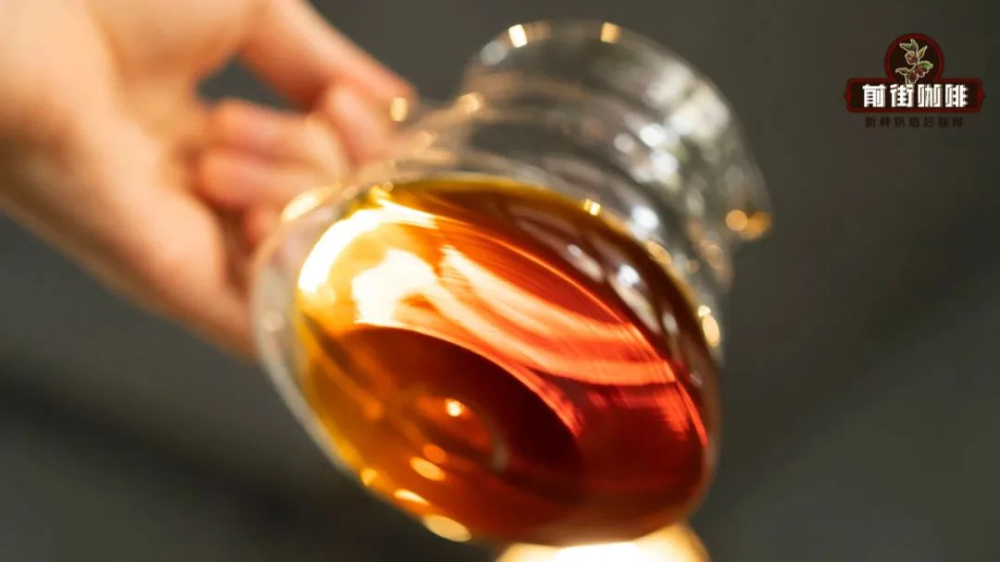 Why does pour over coffee develop an oily sheen after cooling? Exploring how condensation reveals coffee oils