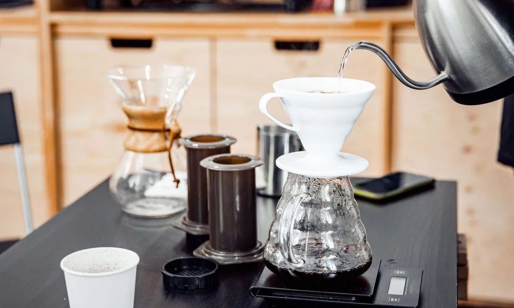 Don't pour it out just because your pour over coffee is too strong—learn the bypass dilution technique and proper operation!