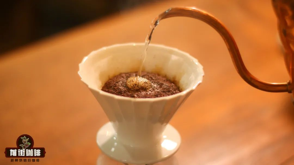 Analysis of Pour Over Coffee Foam Color Changes: Techniques to Determine Roast Level, Freshness, and Extraction Timing