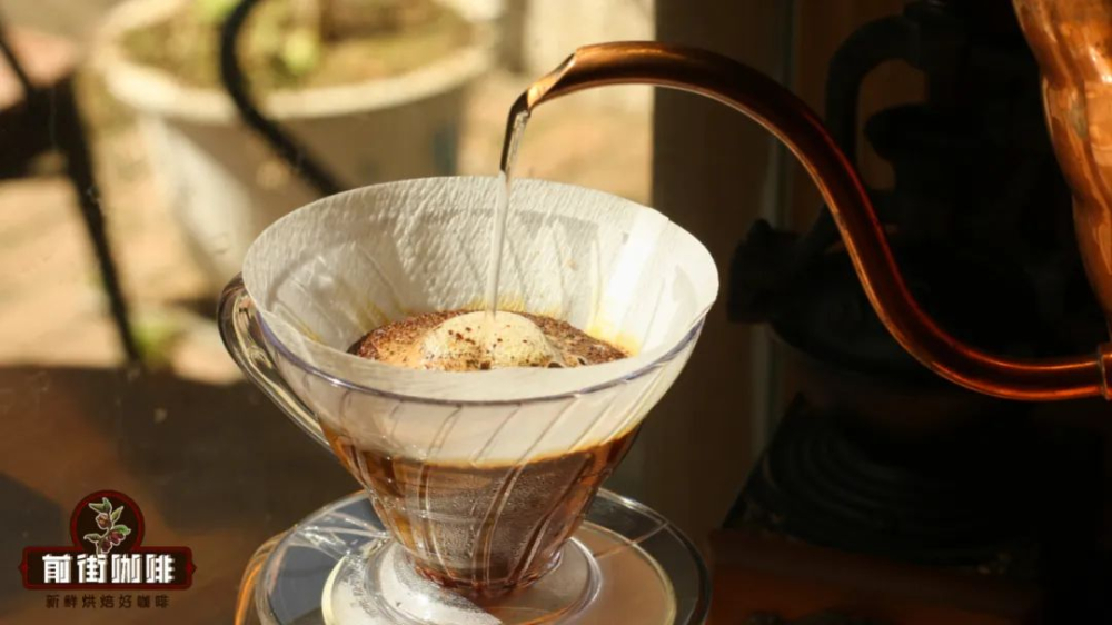 Three-Stage Pour Over Coffee Tutorial: Key Principles and Techniques for Blooming and Pulsed Water Pouring