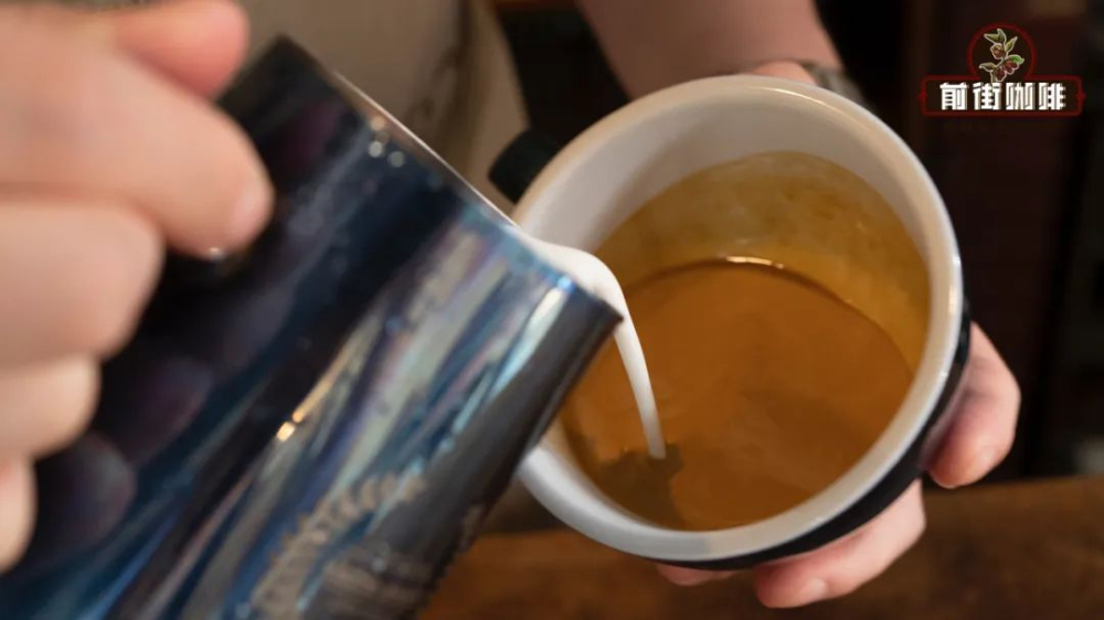 Latte Art Pouring Fusion Technique: Master Four Key Details for a Clean Liquid Surface