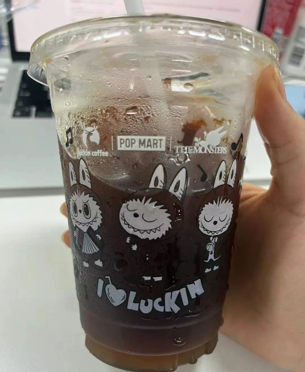 Luckin’s frequent new launches but high raw material waste? Store employees reveal the truth behind throwing away a box every two days