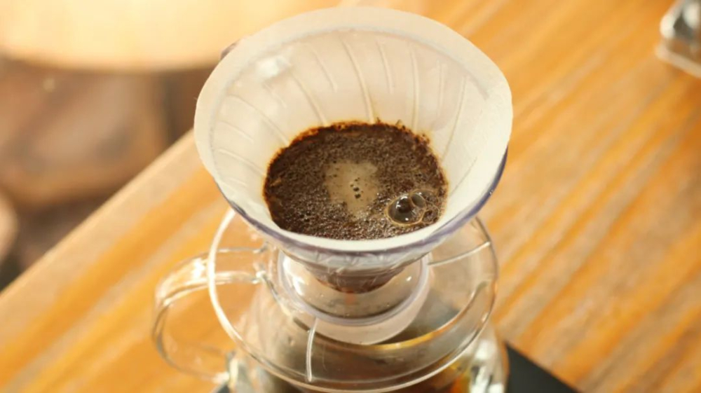 Pour over coffee not blooming during the bloom phase? Key analysis of roast level and freshness on