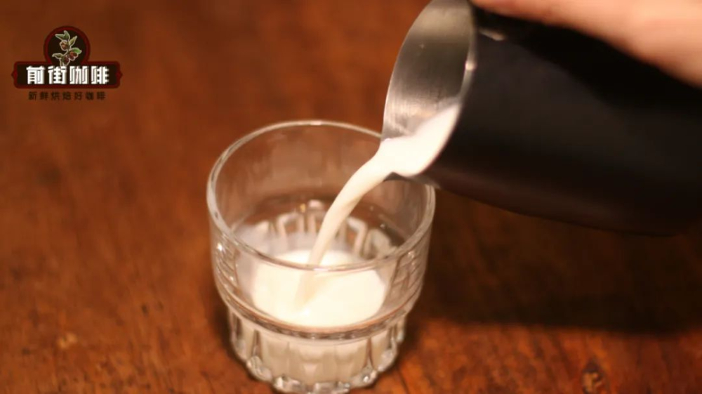 Why do coffee shops insist on using cold fresh milk for lattes? Get to know the difference between whole milk and UHT milk all at once