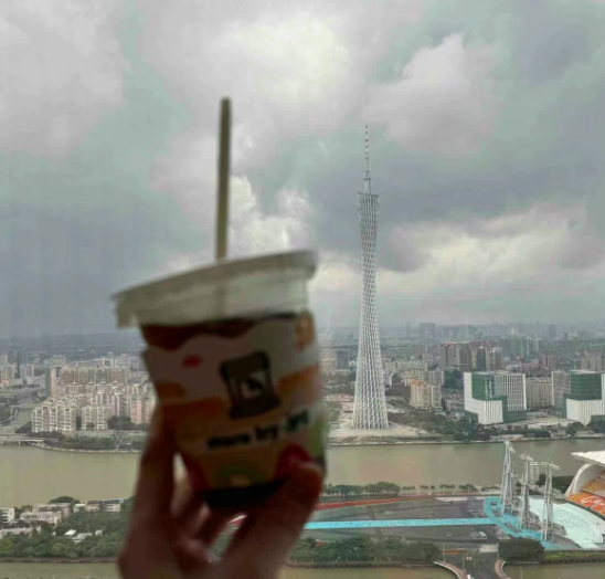 Guangzhou's 41st-floor high-altitude coffee check-in craze: Elevator overcrowding affects office workers — practical guide