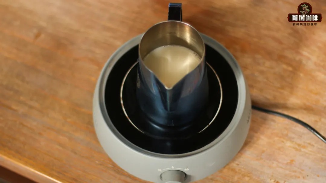 Make milk foam at home too!Learn how to create silky lattes and cappuccinos with an electric frother