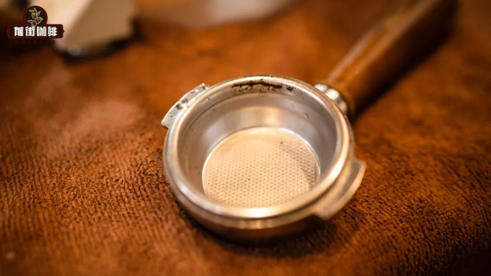 The Essential Five Cleaning Cloths Every Barista Must Have: Their Uses Revealed & Tips for Effective Stain Removal