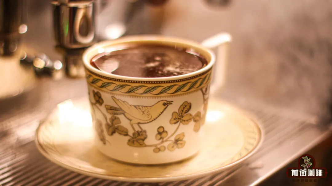 Where does the smoky flavor in coffee come from? A comprehensive guide to the differences between dark and light roasts and charcoal-roasted coffee