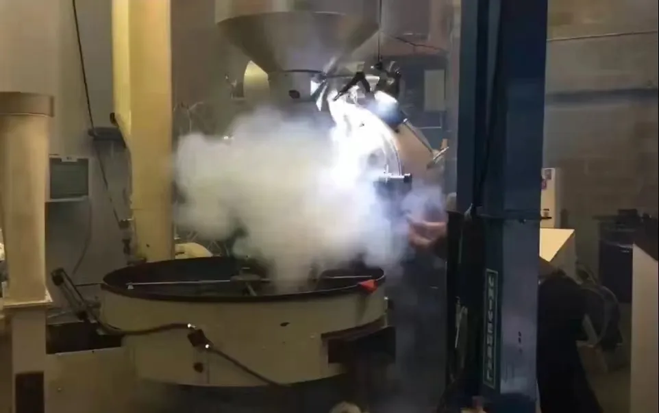 Where does the smoky flavor in coffee come from? A comprehensive guide to the differences between dark and light roasts and charcoal-roasted coffee