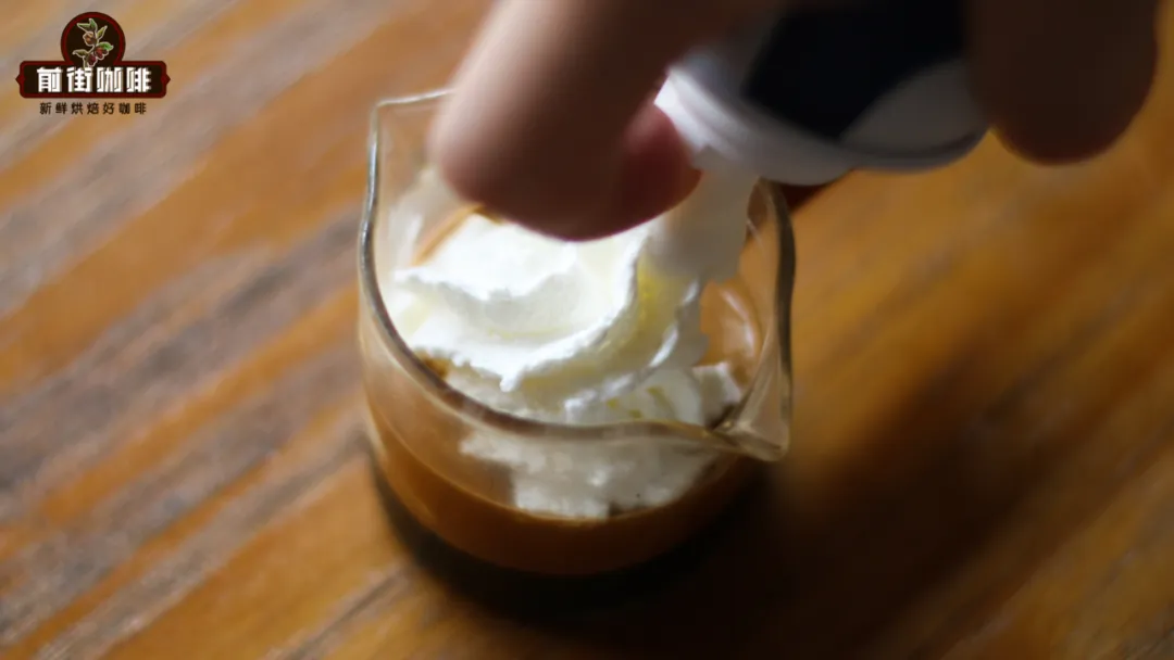 How to Make an Espresso Con Panna: Mastering the Golden Ratio of Cream to Coffee and Traditional Brewing Techniques