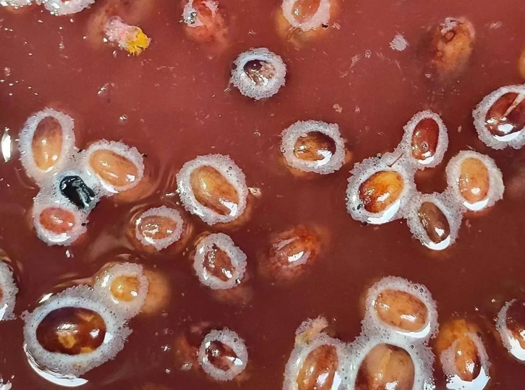 Where does coffee's syrupy aroma come from? An analysis of flavor differences between natural and anaerobic processing