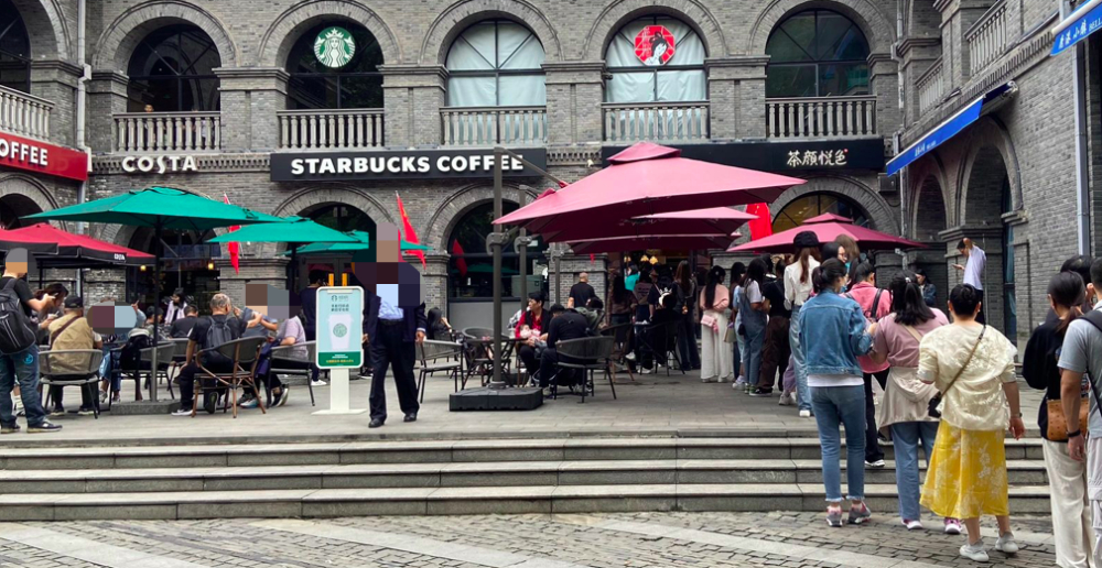 Starbucks and Cha Yan Yue Se in Nanjing's 1912 District Both Close Their Lights: Challenges of Transformation in an Established Commercial Area and Coffee Memories