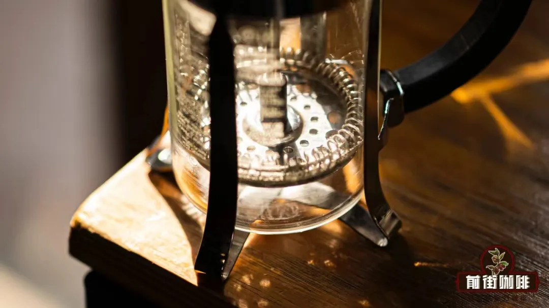 Practical Test of the 9-Minute French Press Brewing Method: A Guide to James Hoffmann's Technique with Medium-Light Roast Beans