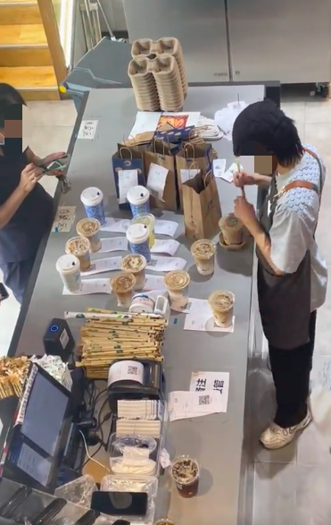 Behind Luckin’s Review Solicitation Phenomenon: How the Good Review Evaluation Affects Baristas’ Interactions with Customers