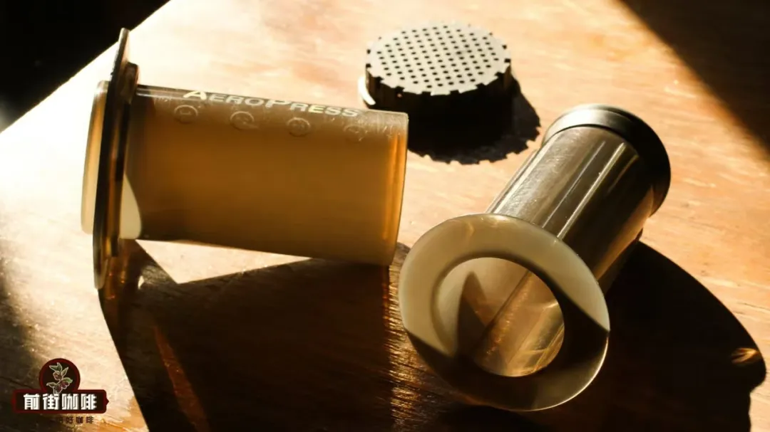How to choose between AeroPress positive pressure and reverse pressure? A guide to the principle differences and extraction flavor profiles