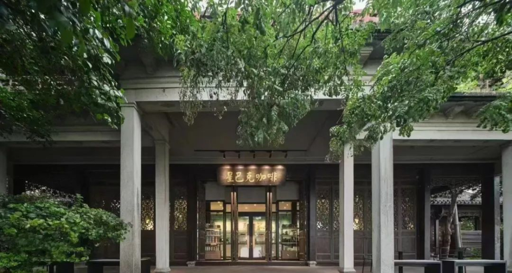 Starbucks takes over COSTA's former West Lake location！Behind the shift from red-and-white signage to the mermaid logo lies a market transformation
